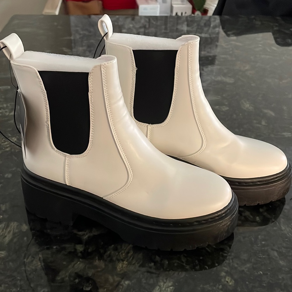 Forever 21 White Platform Chelsea Heeled Boots